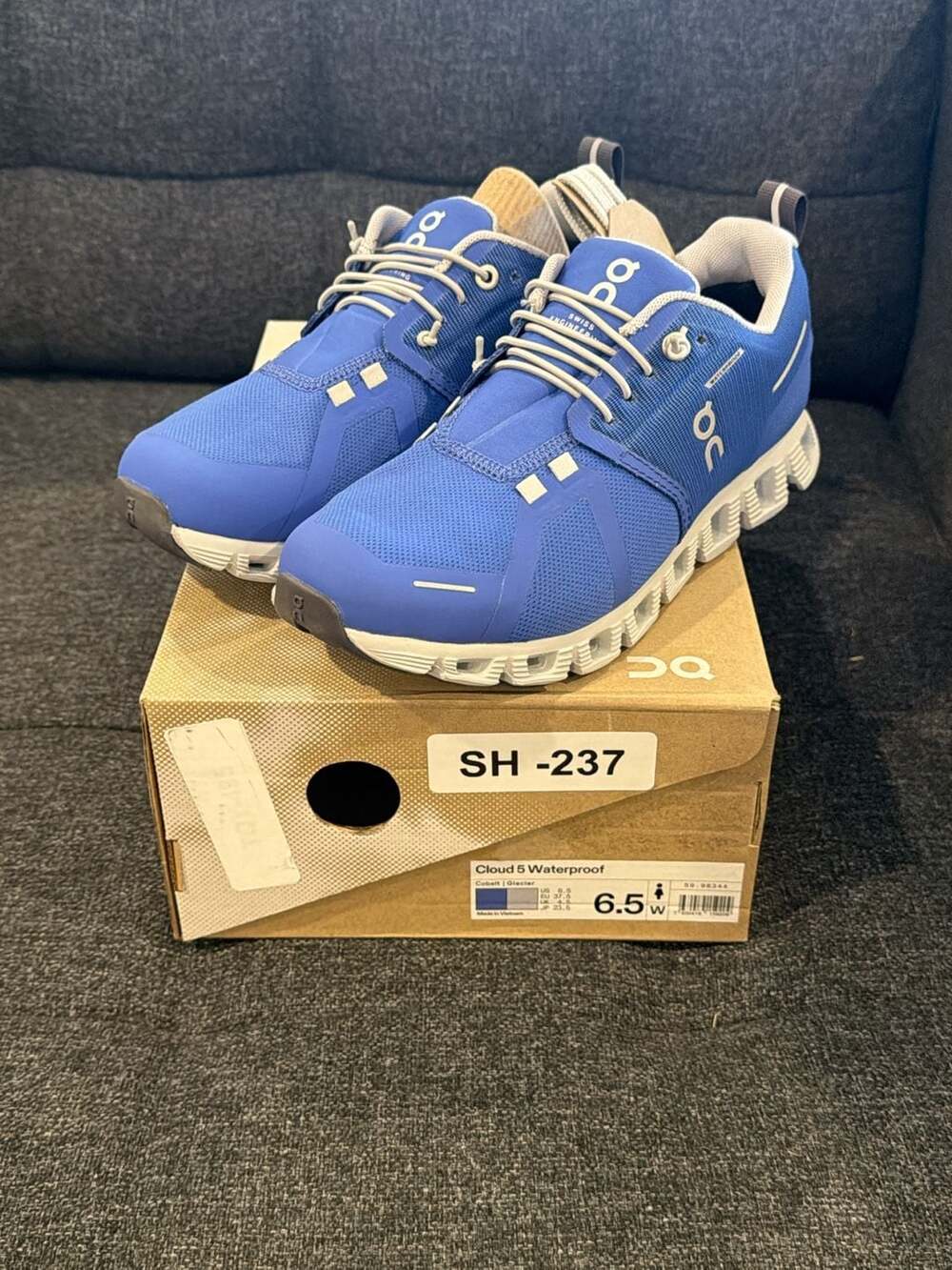 On Running Cloud 5 Waterproof Cobalt Glacier Women's Sneakers Size 6.5W